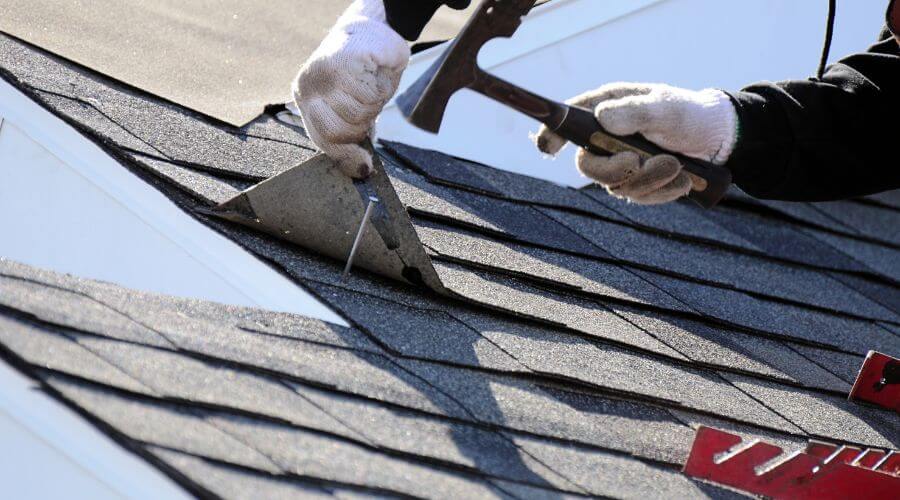 Professional gutter cleaning in Kilauea, HI